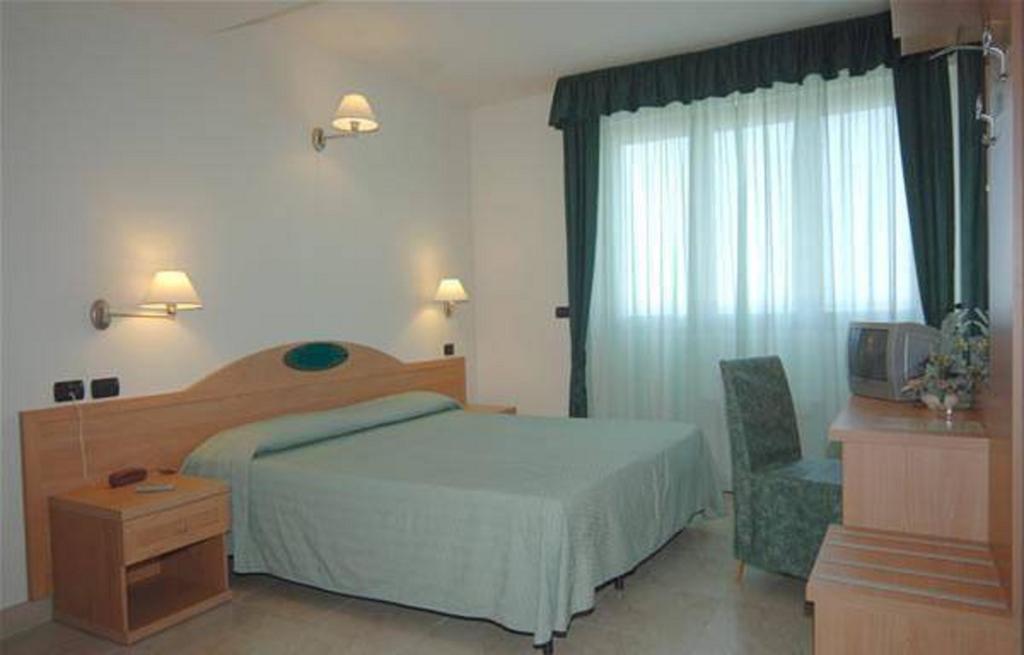 Hotel Ristorante Paradiso Albanella Oda fotoğraf